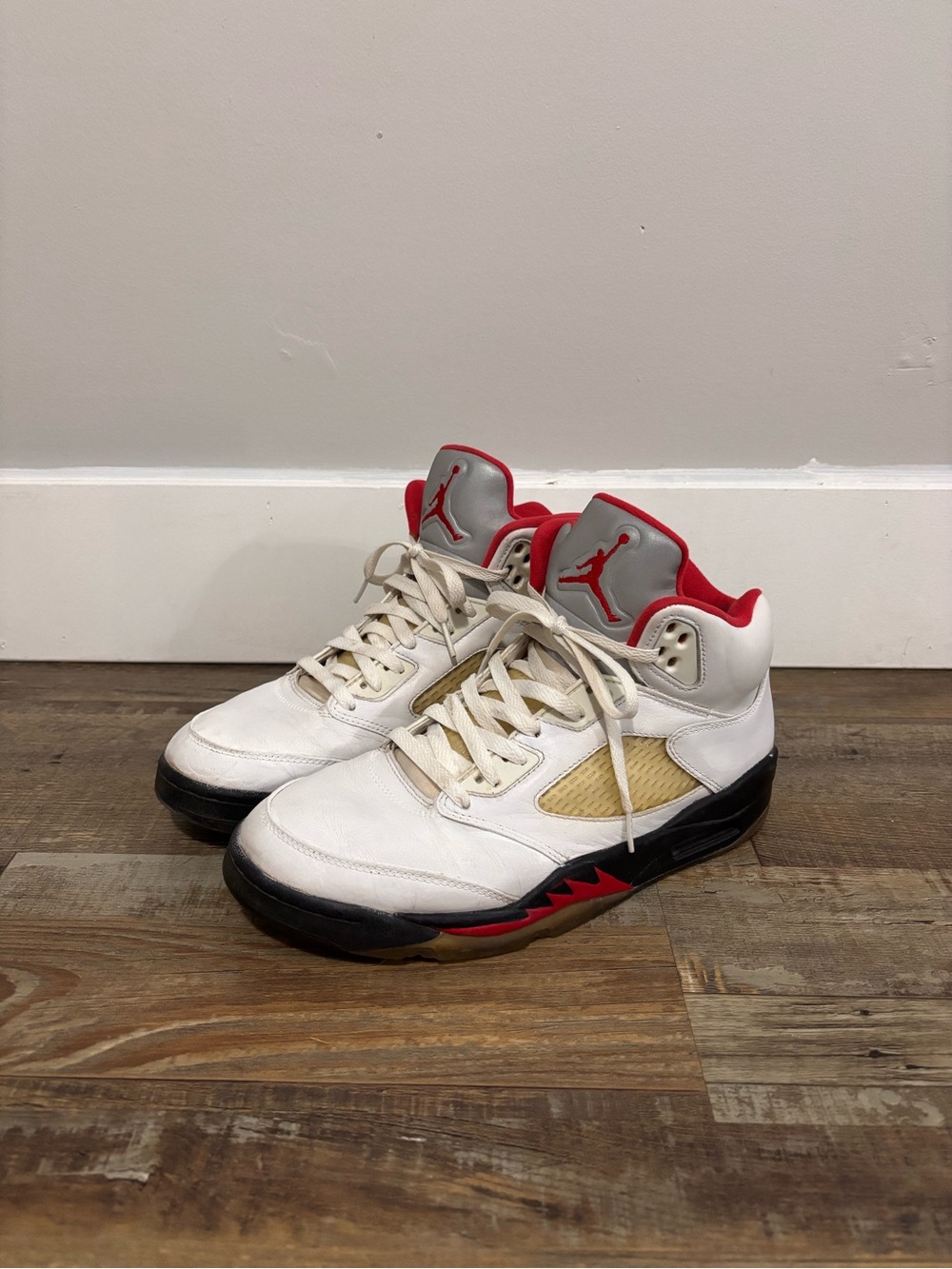 Air Jordan 5 Retro Fire Red Silver Tongue 2020 Men's Size 9.5 DA1911-102